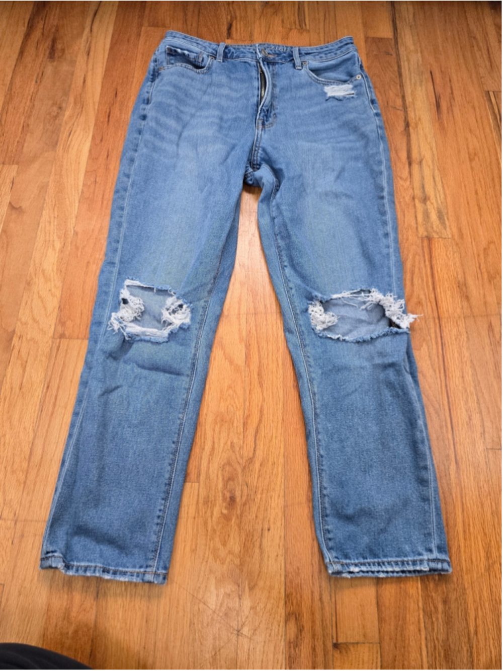 Women's American Eagle Mom Jeans Size 10 Blue Distressed Denim